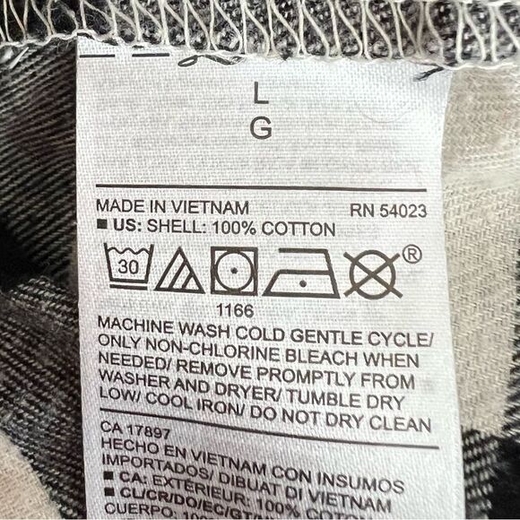 Old Navy Women’s L The Classic Shirt Flannel Shirt - Picture 5 of 5